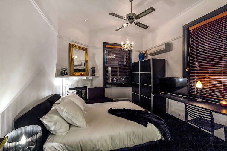 Deluxe King Suite 1