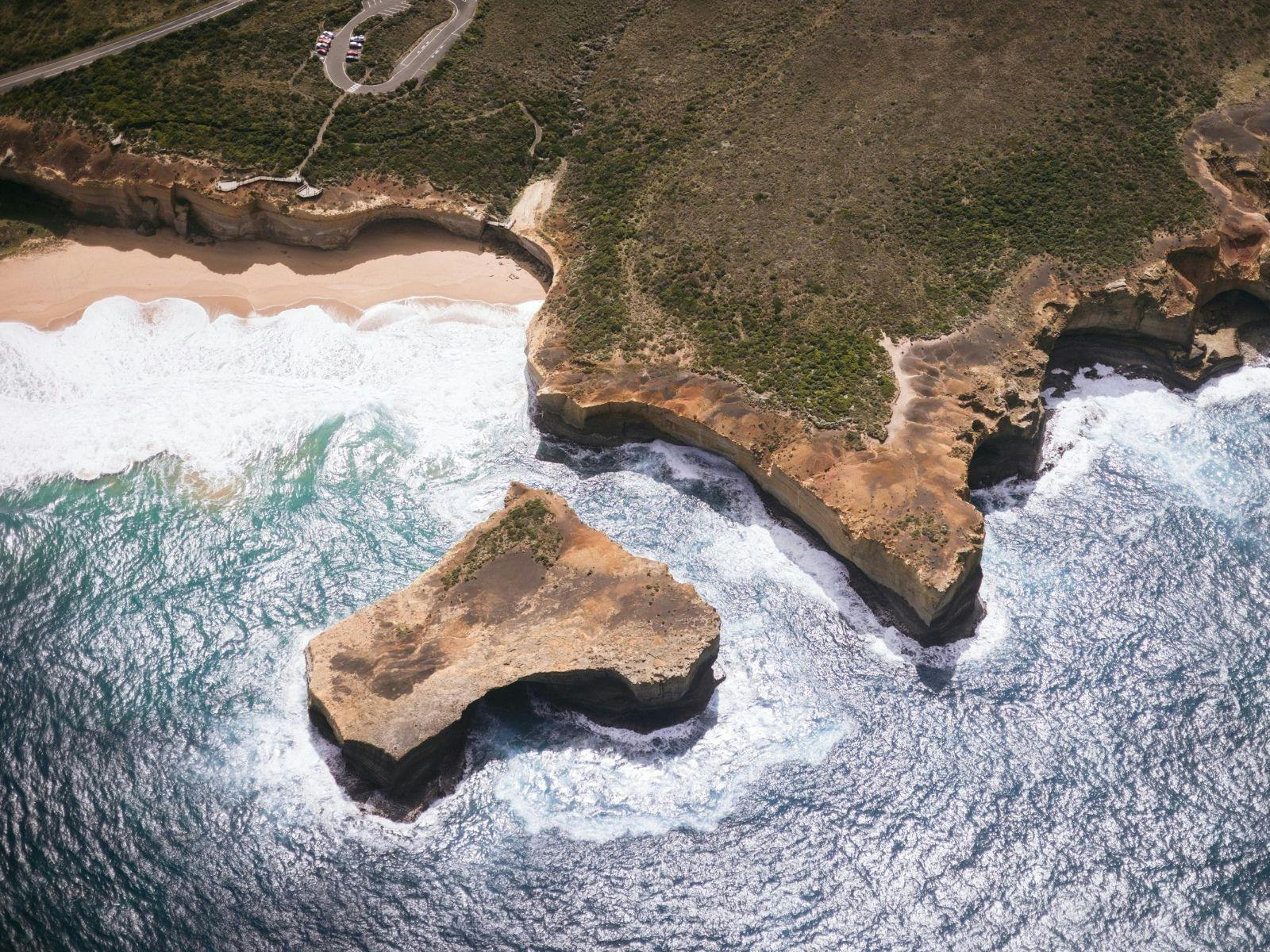 Helicopter Ride Melbourne to 12 Apostles London Bridge