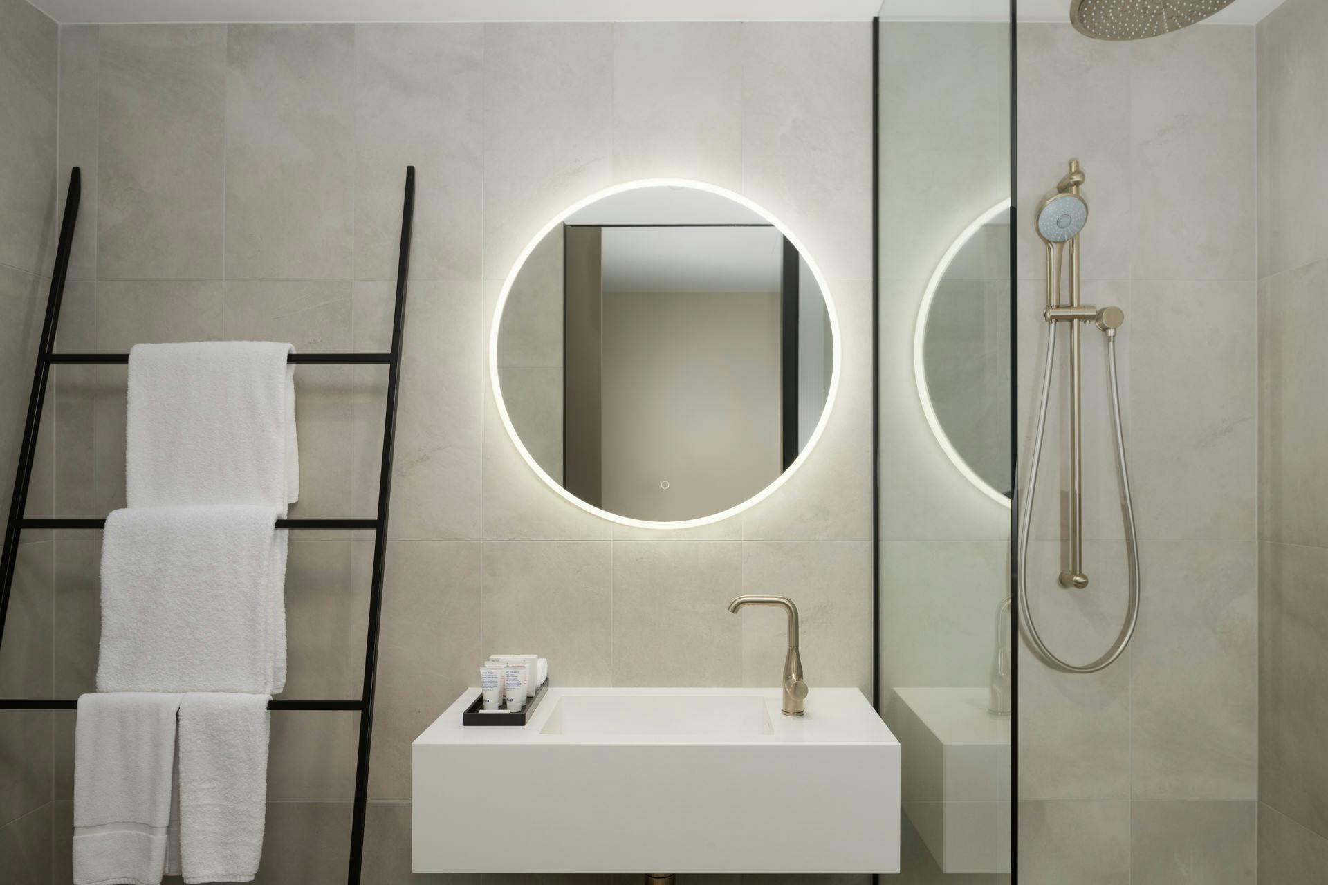 Oval Hotel Slider Image 6