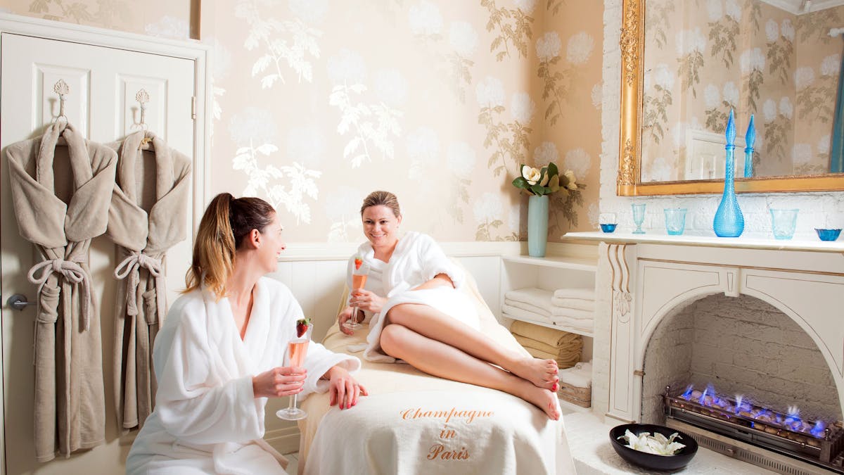 Beautiful spa suites and opulent decors to relax and rejuvenate.