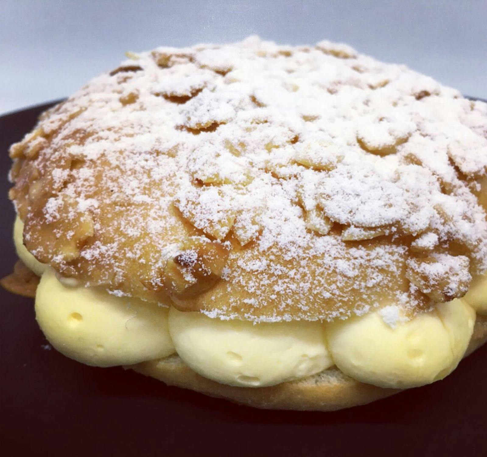 Beesting or Bienenstich - a specialty