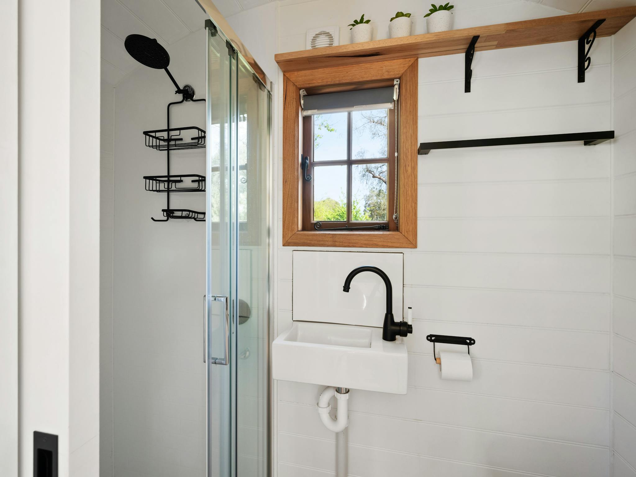 The Family Shepherd's Hut eldorado caravan park