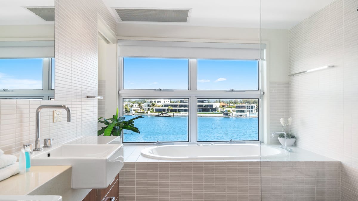 Master Ensuite Spa