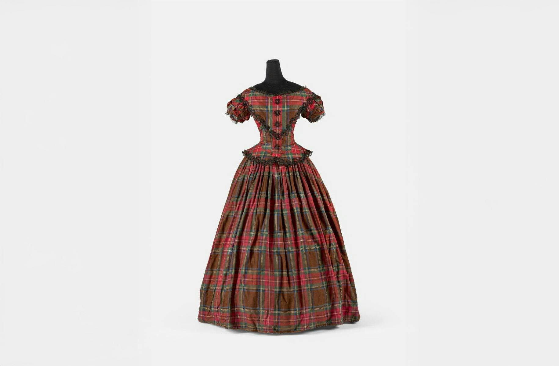 Dressed Up: Fashion & Photography 1850–1920