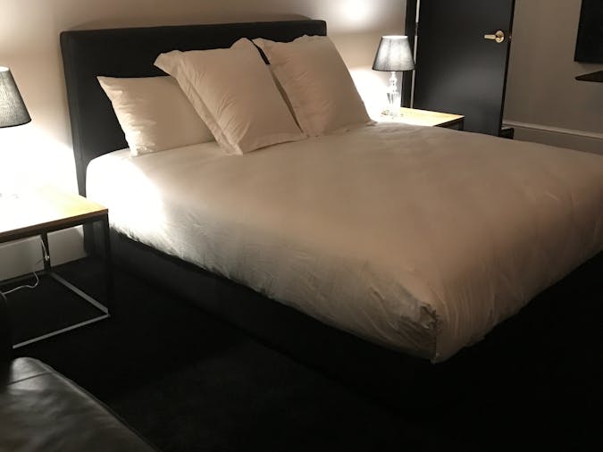 Deluxe King Suite 3