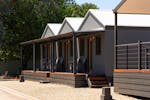 Cabins - Horseshoe Tourist Park - Wagga Wagga