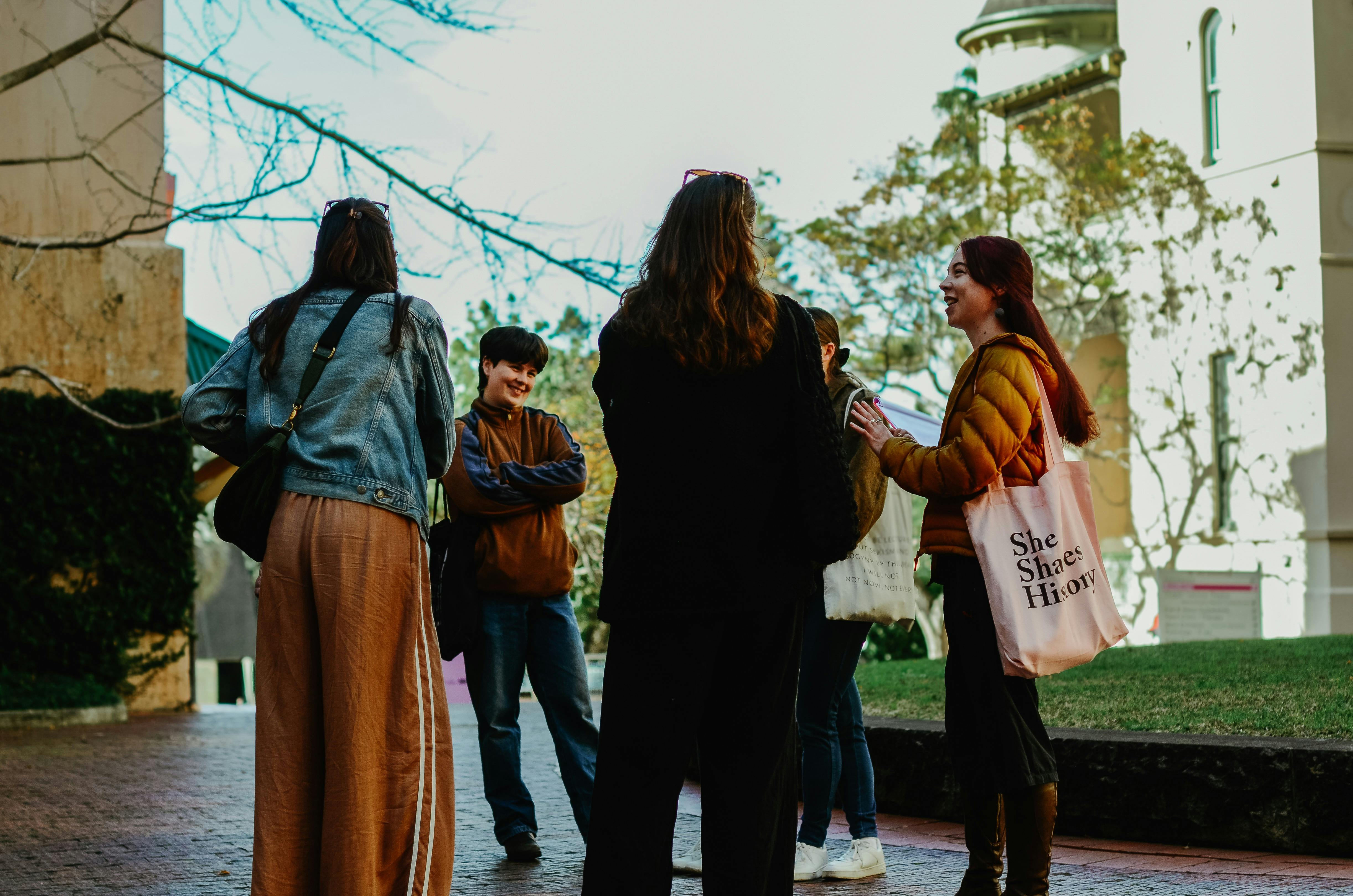 Local guide in Sydney walking with group