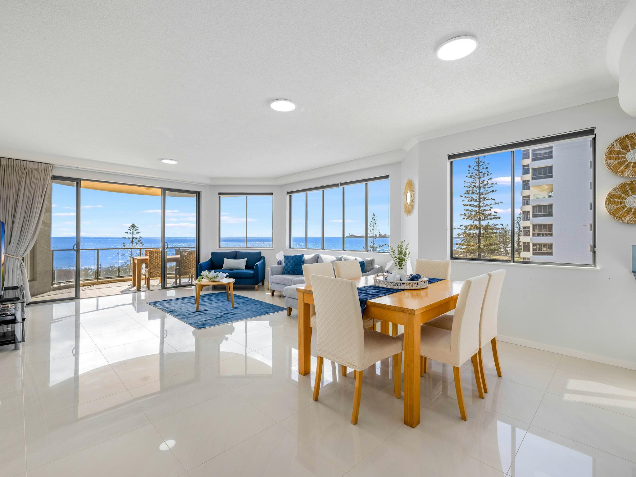 Meridian Alex Beach - Beachfront Apartment, Three Bedroom (5 Guests) - Dining & Living Area Meridian Alex Beach - Beachfront Apartment, Three Bedroom (5 Guests) - Dining & Living Area
