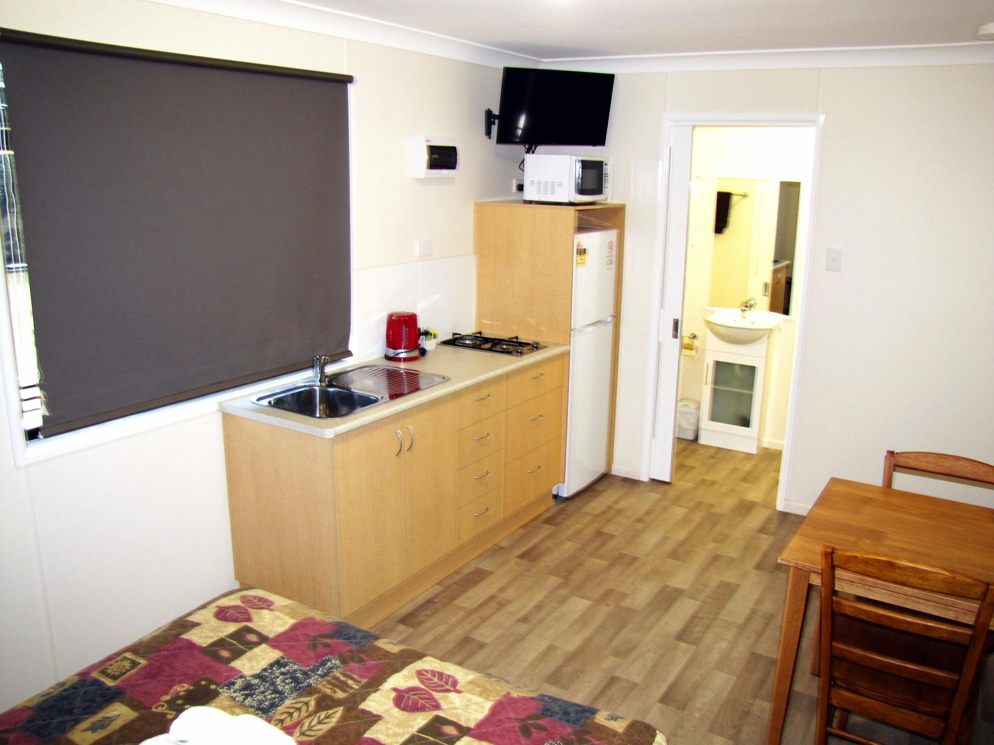 Open Plan Kitchenette/Living Area in Ensuite Cabin 2 Berth at BIG4 Toowoomba Open Plan Kitchenette/Living Area in Ensuite Cabin 2 Berth at BIG4 Toowoomba