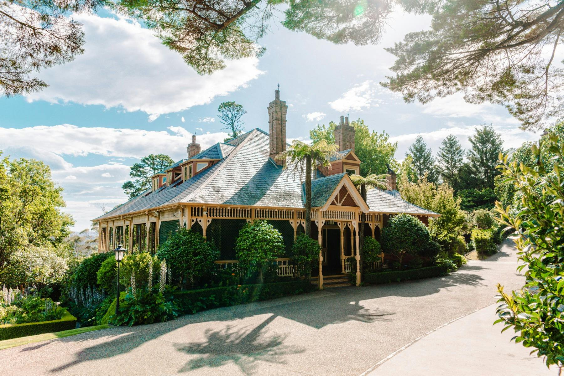 Exterior of Darley's Restaurant on a sunny morning