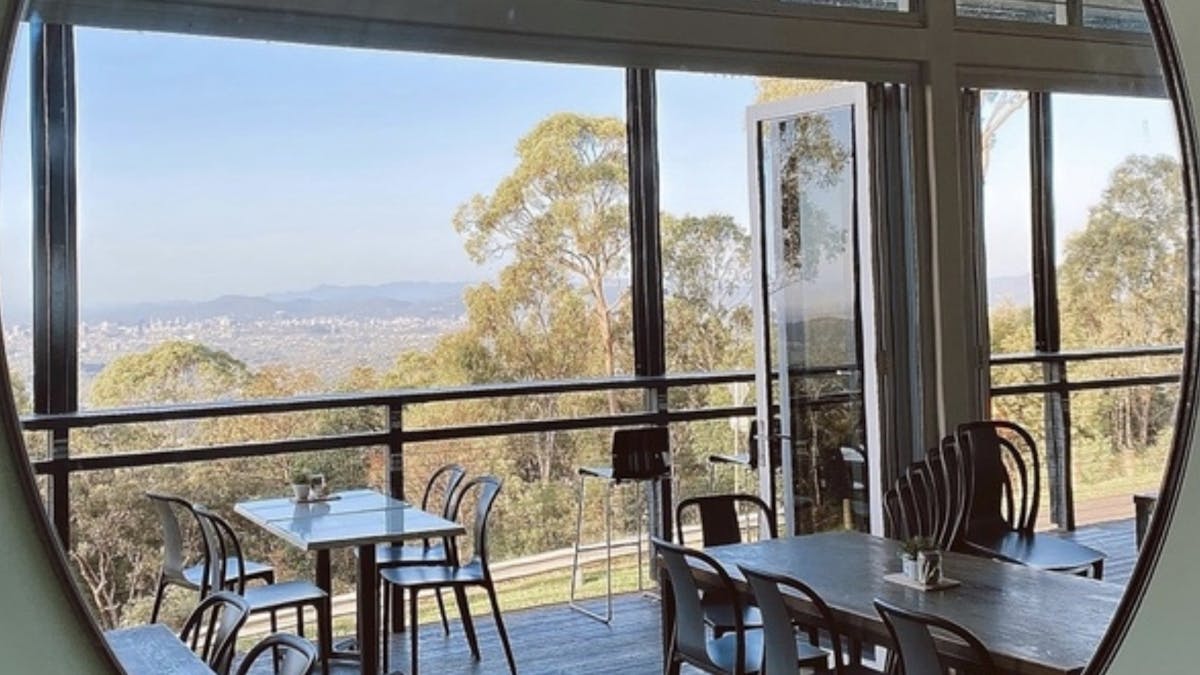 Mirror view of Lovewell Cafe's enviroment