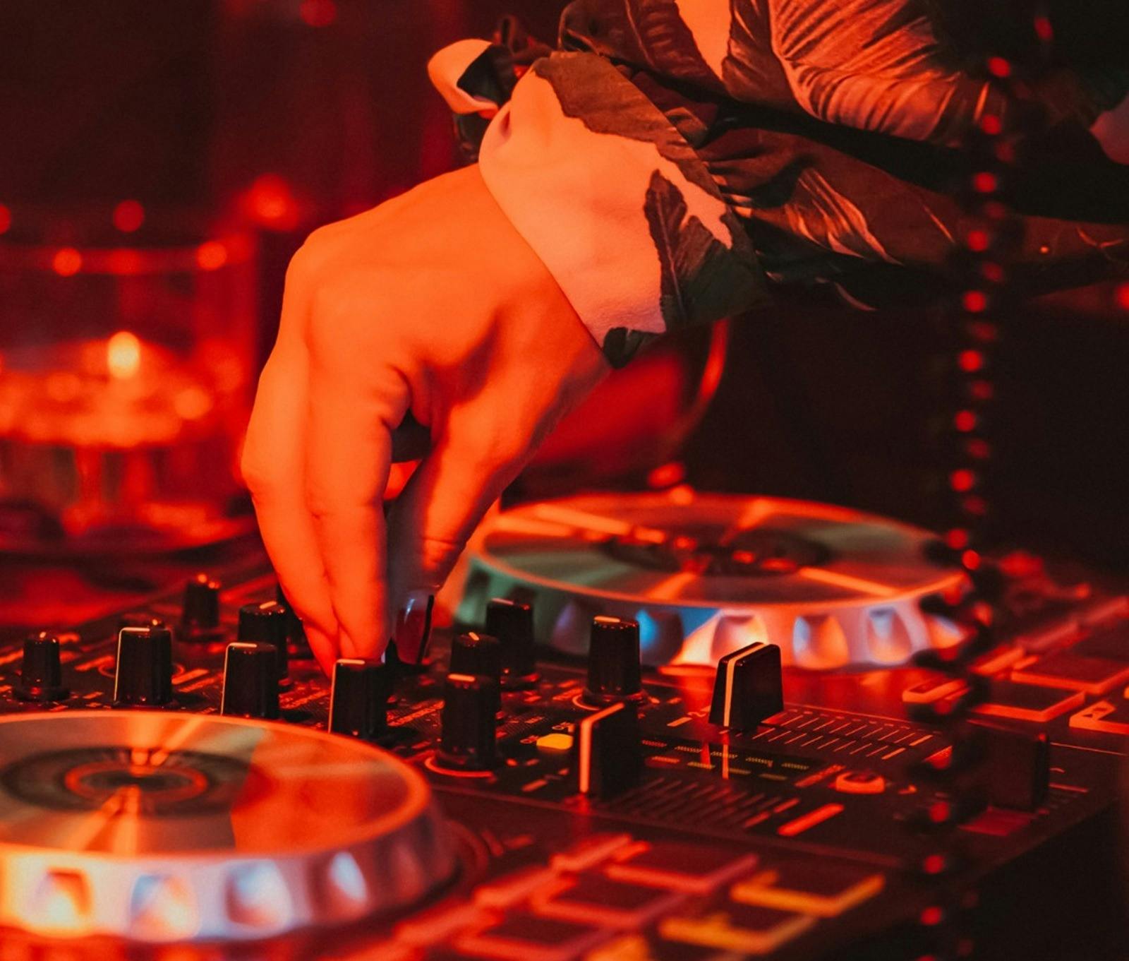 Live DJ's