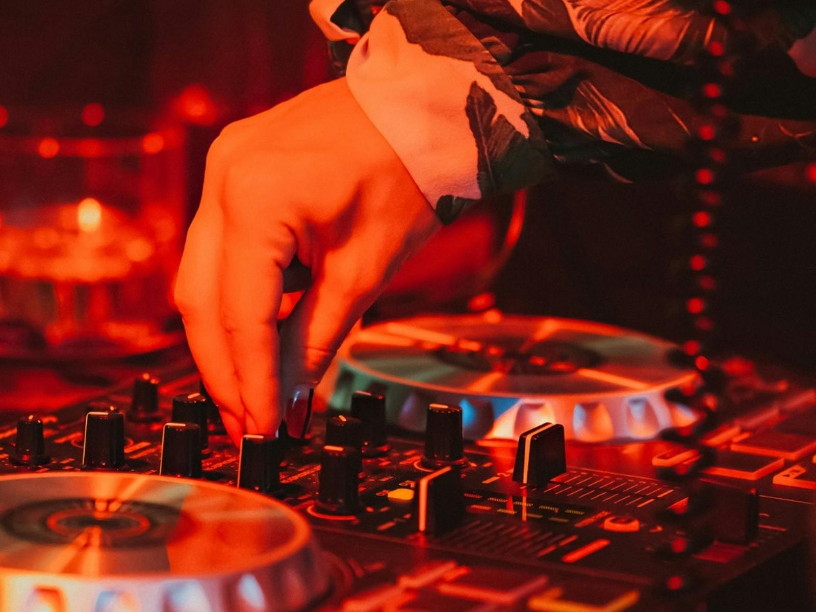 Live DJ's