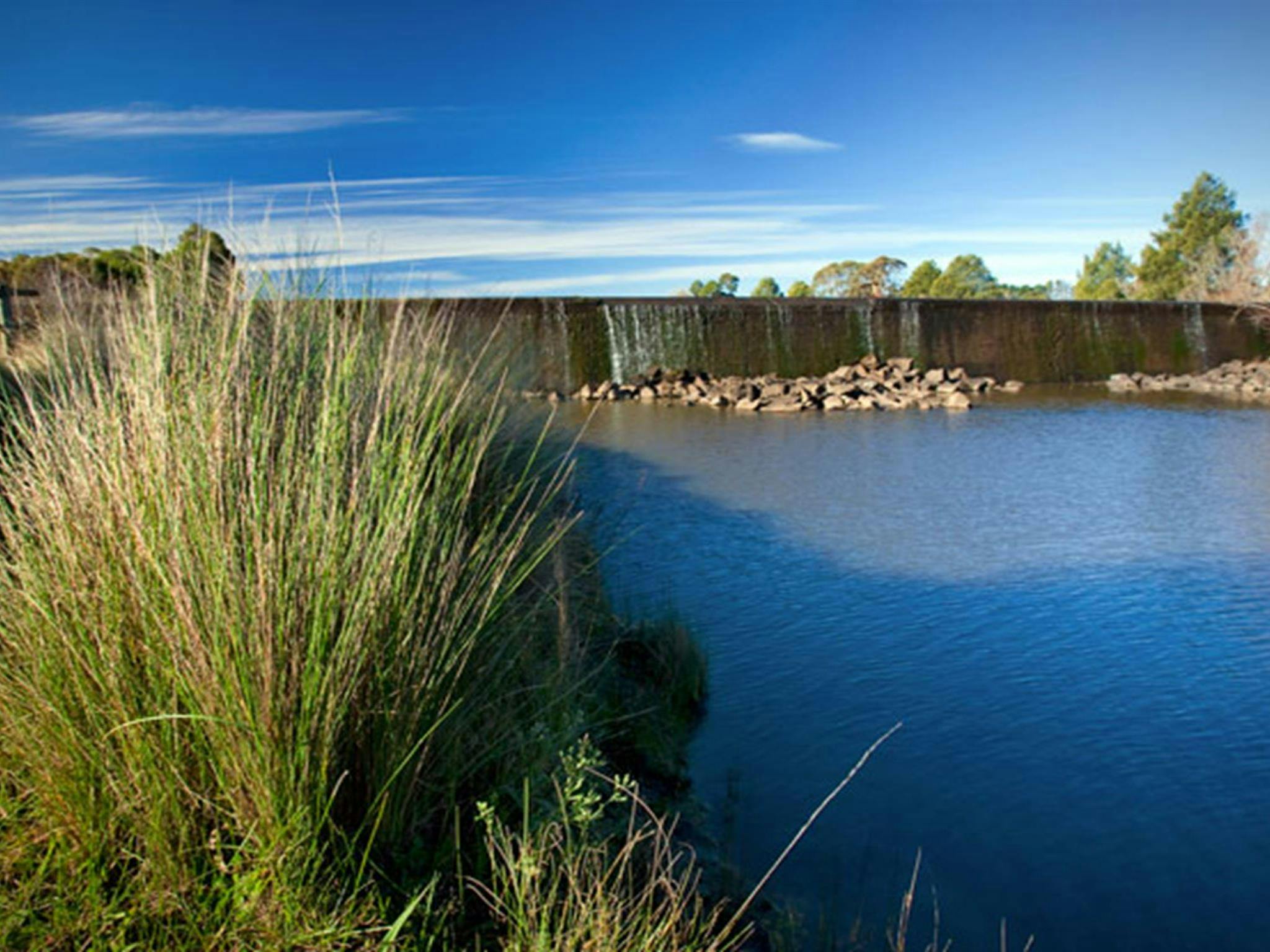 Weir View Walk, Cecil Hoskins Nature Reserve. Photo: Nick Cubbin &copy; DPIE