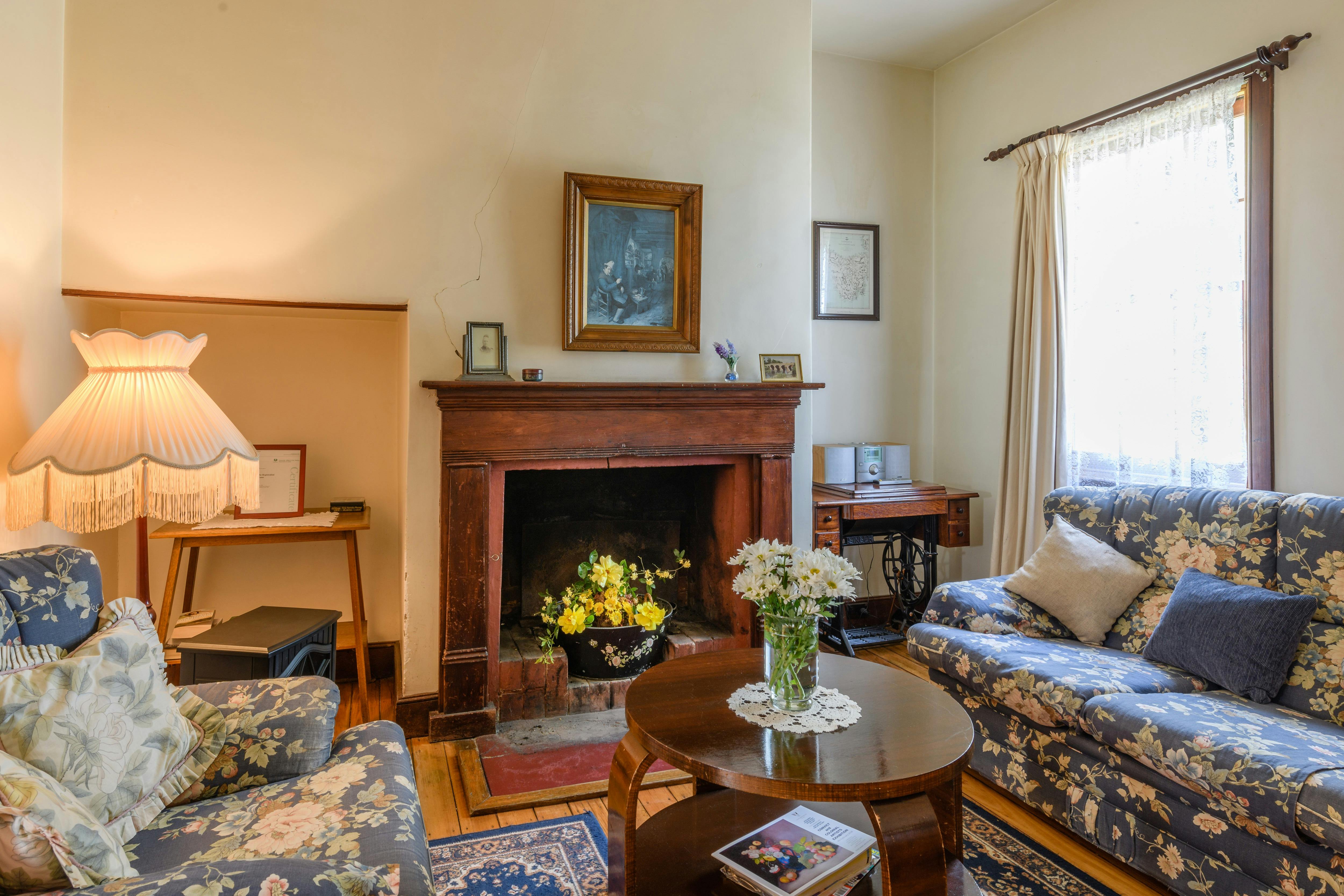 Sargeants Cottage Lounge Room
