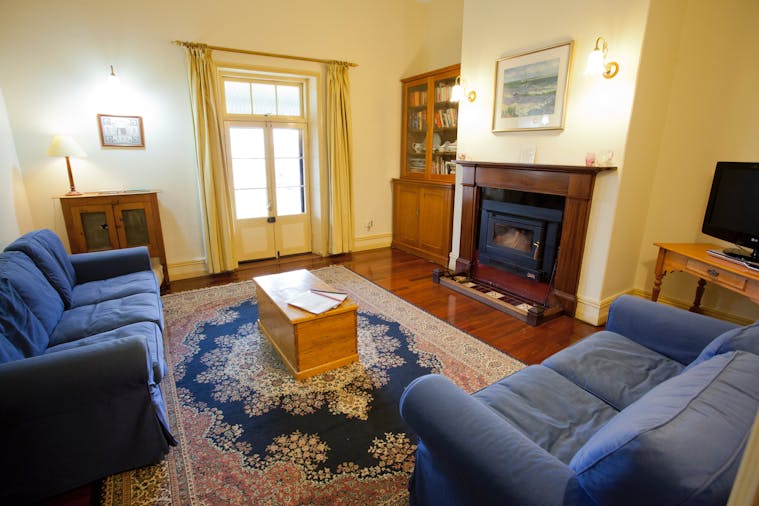 APARTMENT 4