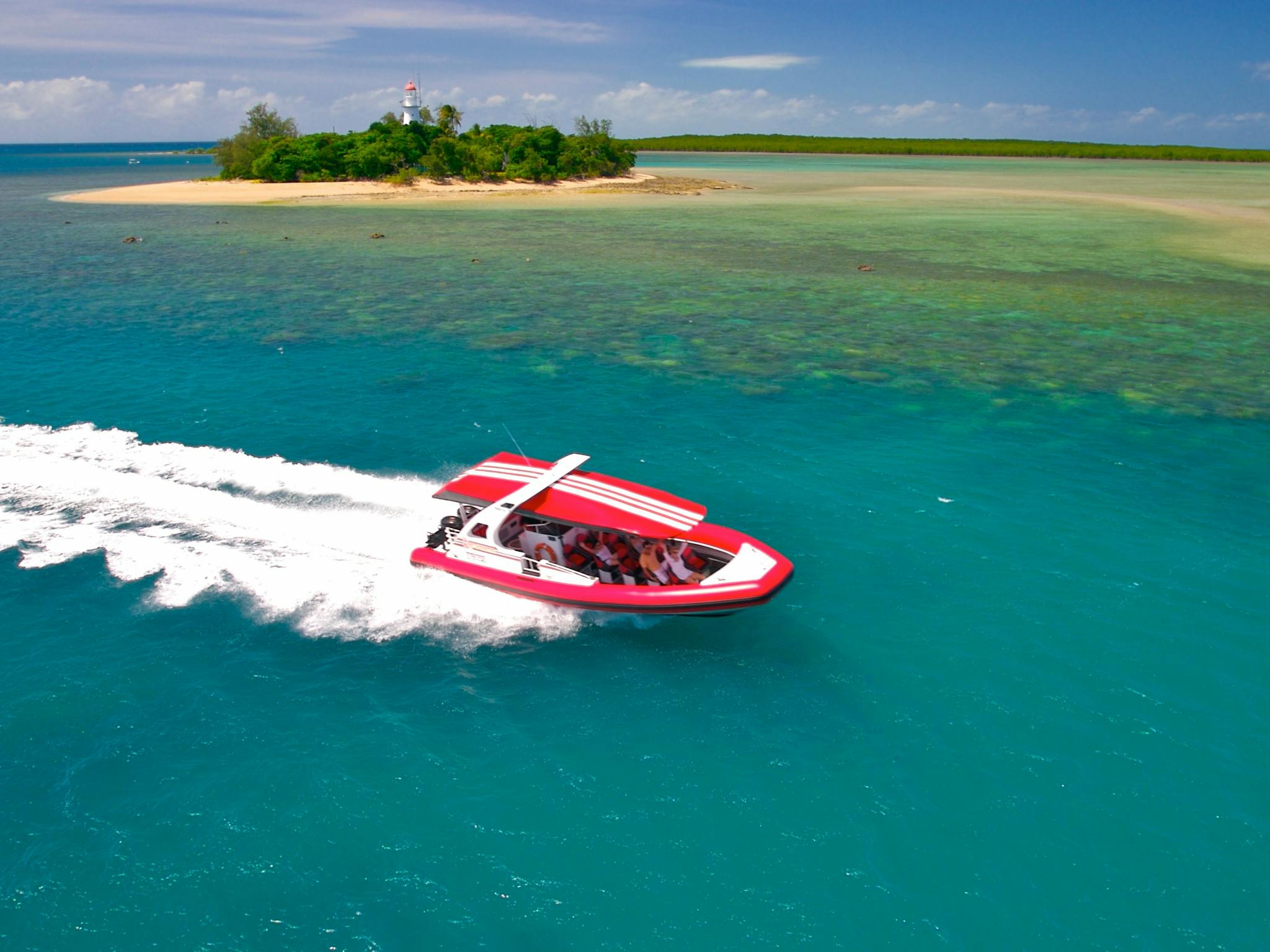 Fast, fun boat trips to the reef Fast, fun boat trips to the reef