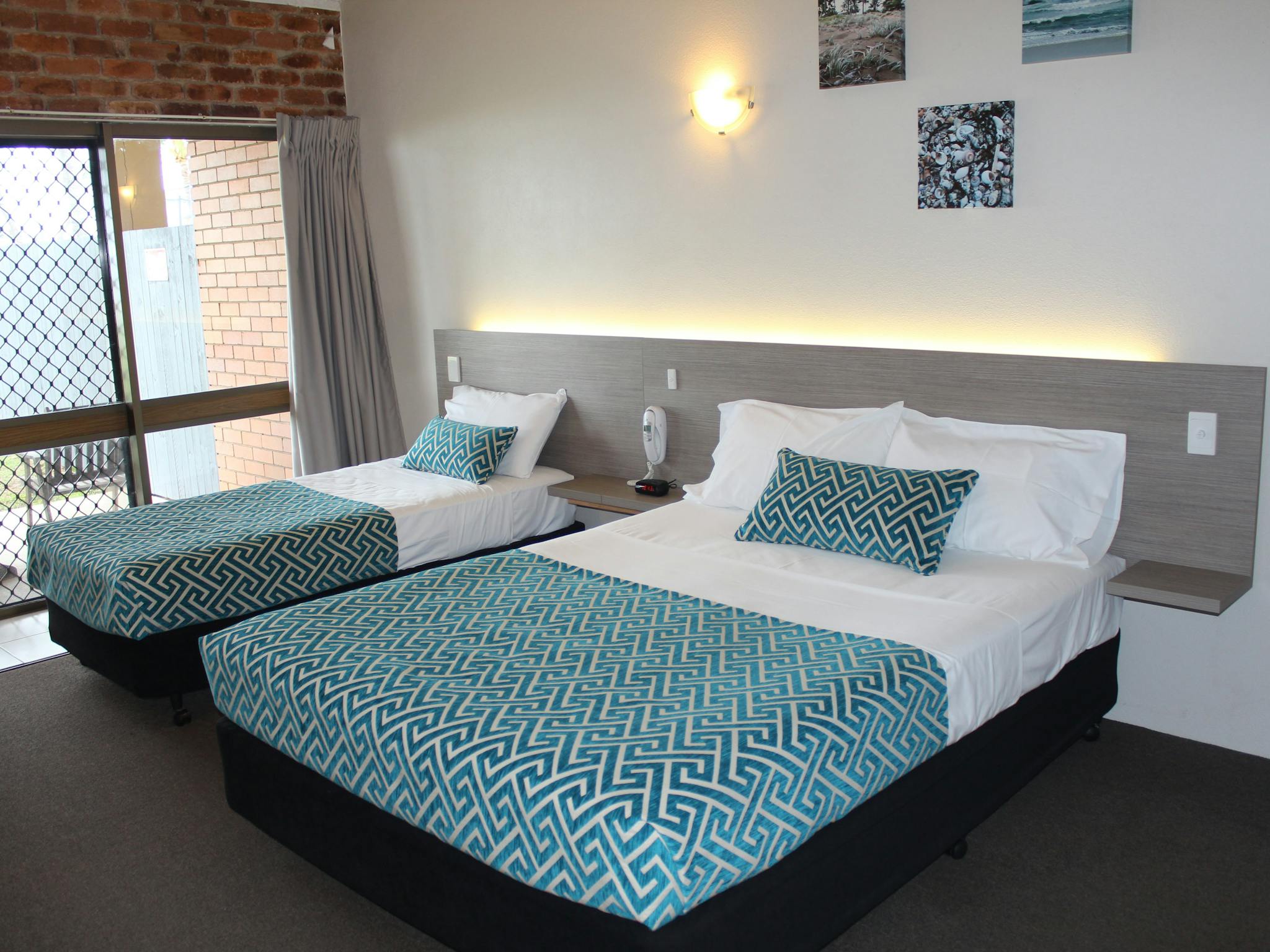 Queen and single bed Motel Room Queen and single bed Motel Room