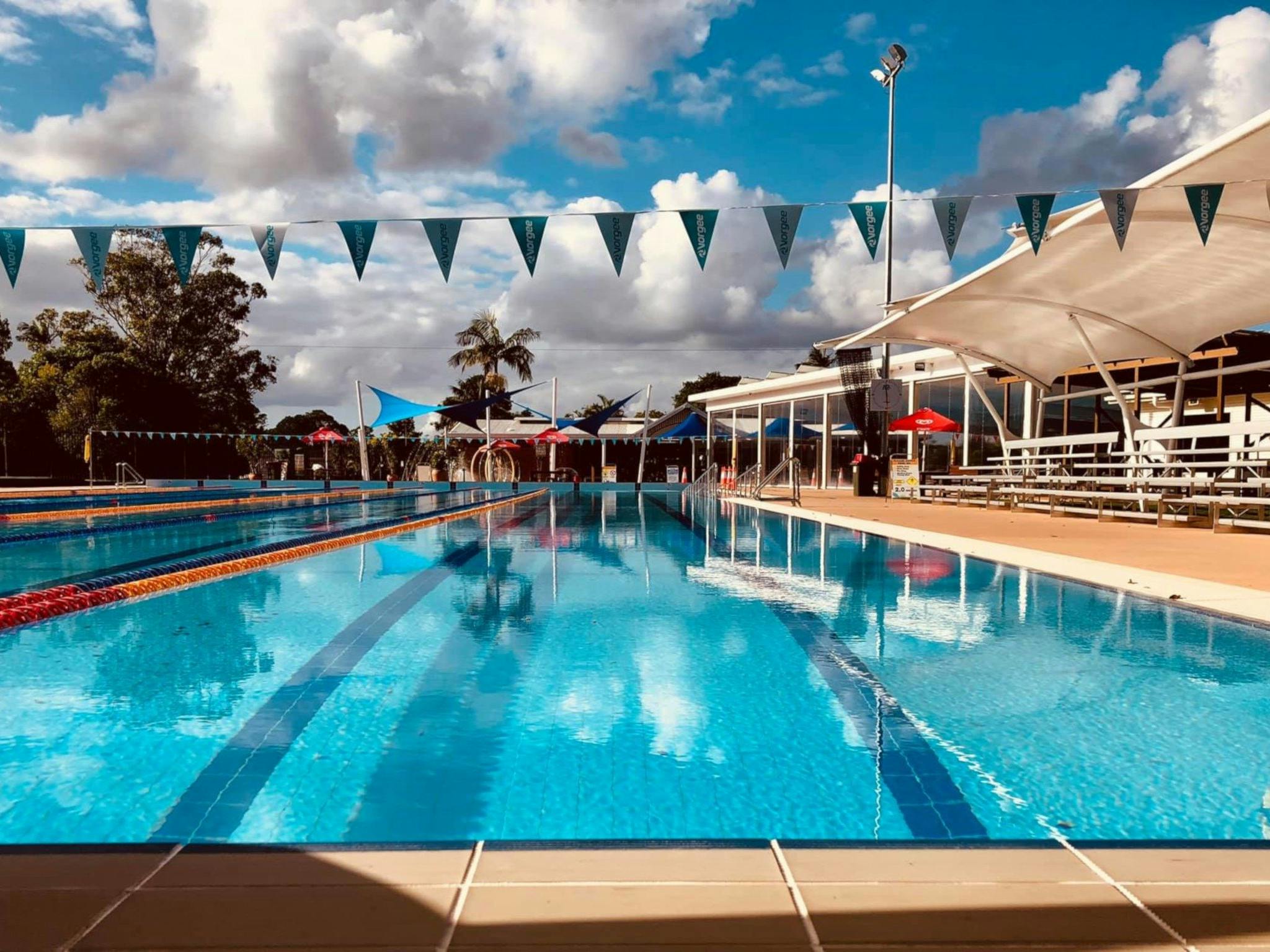 Pool lap lanes