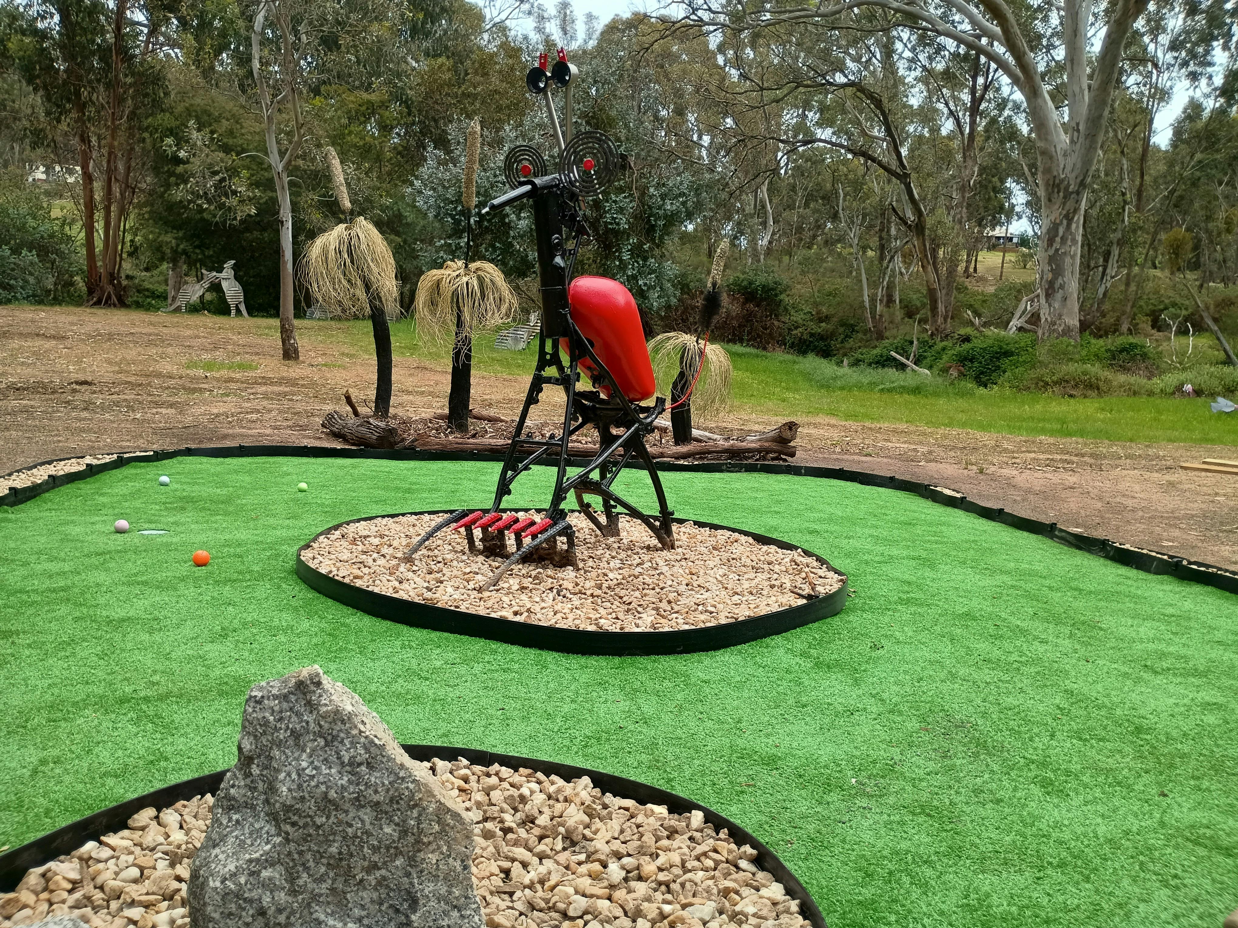 Play golf in this awesome setting! The kookaburras will cheer you on. The kangaroos will hop past.