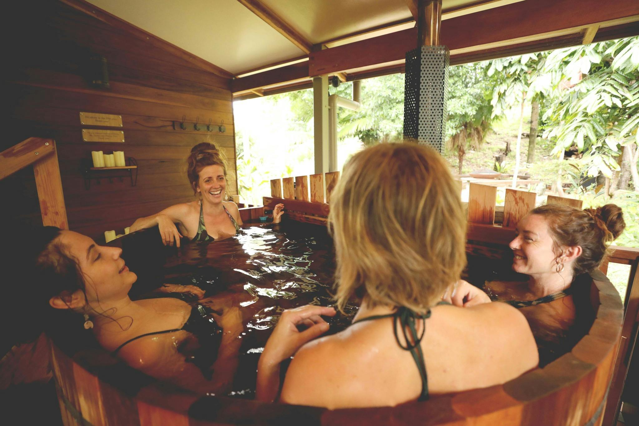 스파를 이용하는 친구들