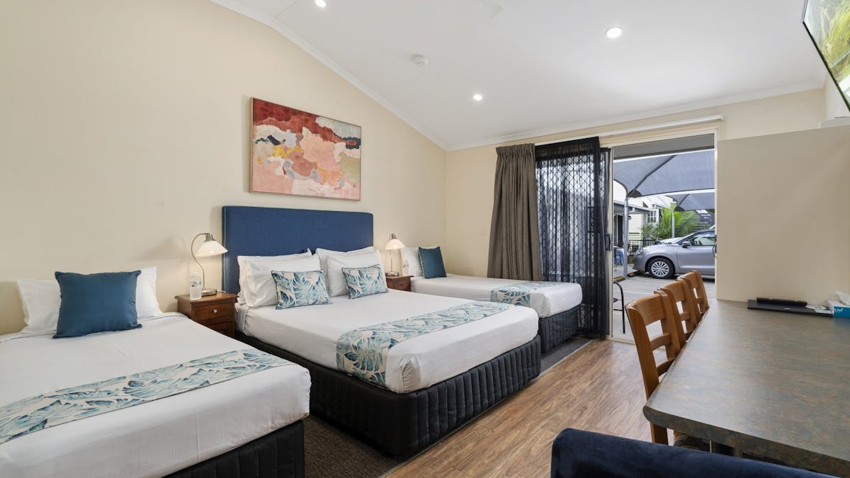 1 x Queen Bed /2 x Single Bed