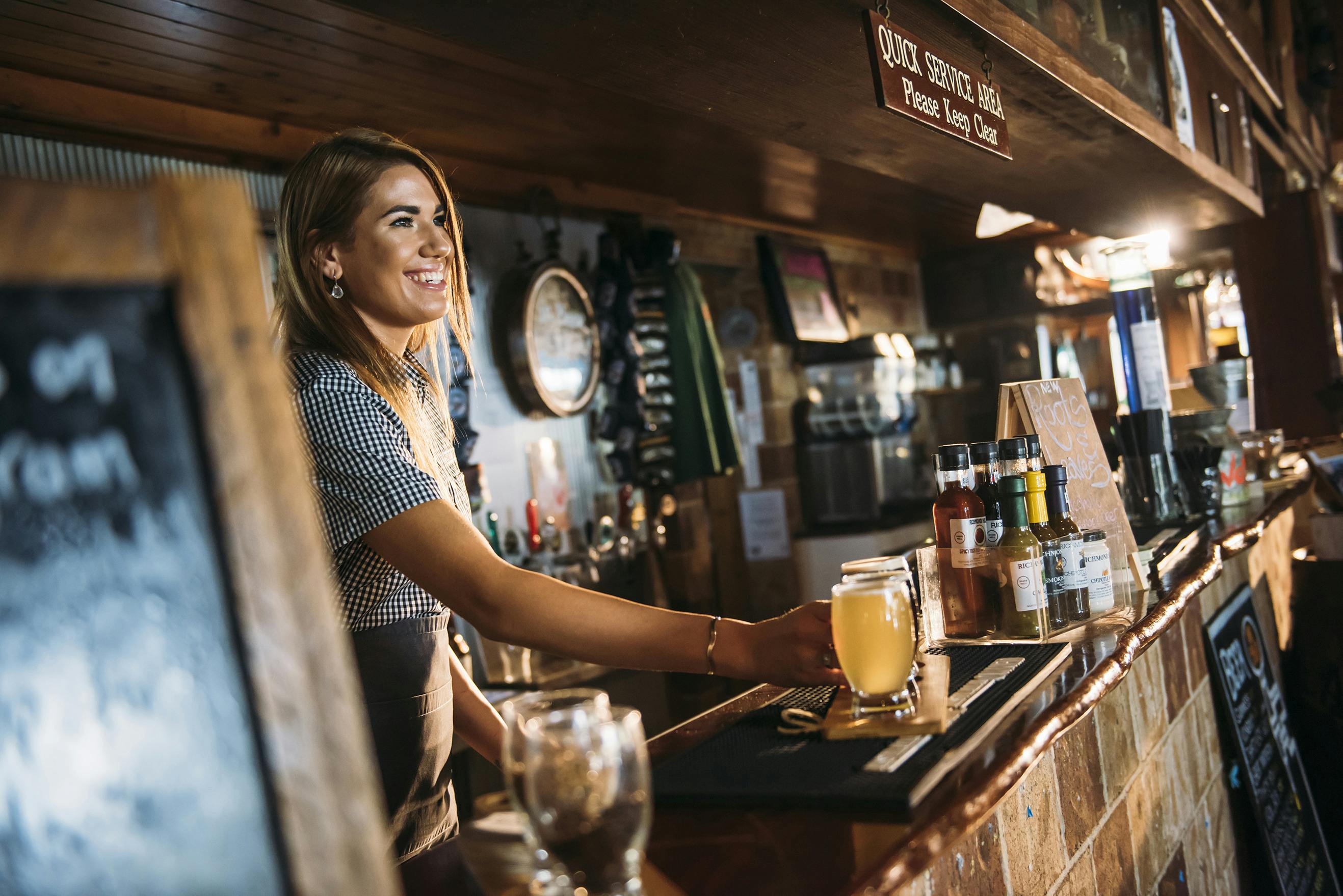 Quench your thirst at our charming bar in Tamborine. Central location to explore Scenic Rim