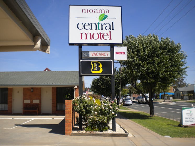 Sign of the front of the motel