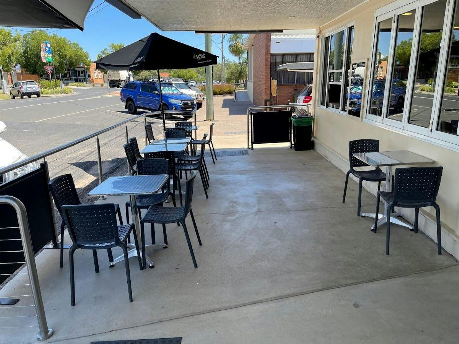 Enjoy alfresco dining as well as indoor seating. Enjoy alfresco dining as well as indoor seating.