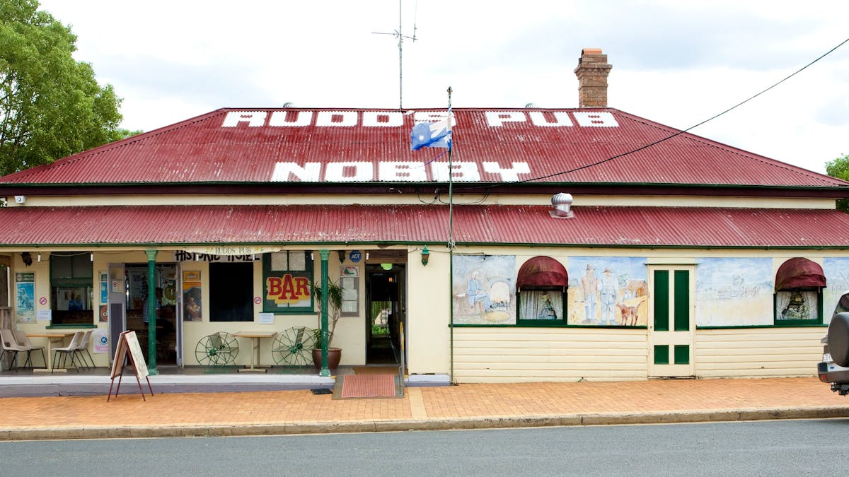 Rudd's Pub, Nobby