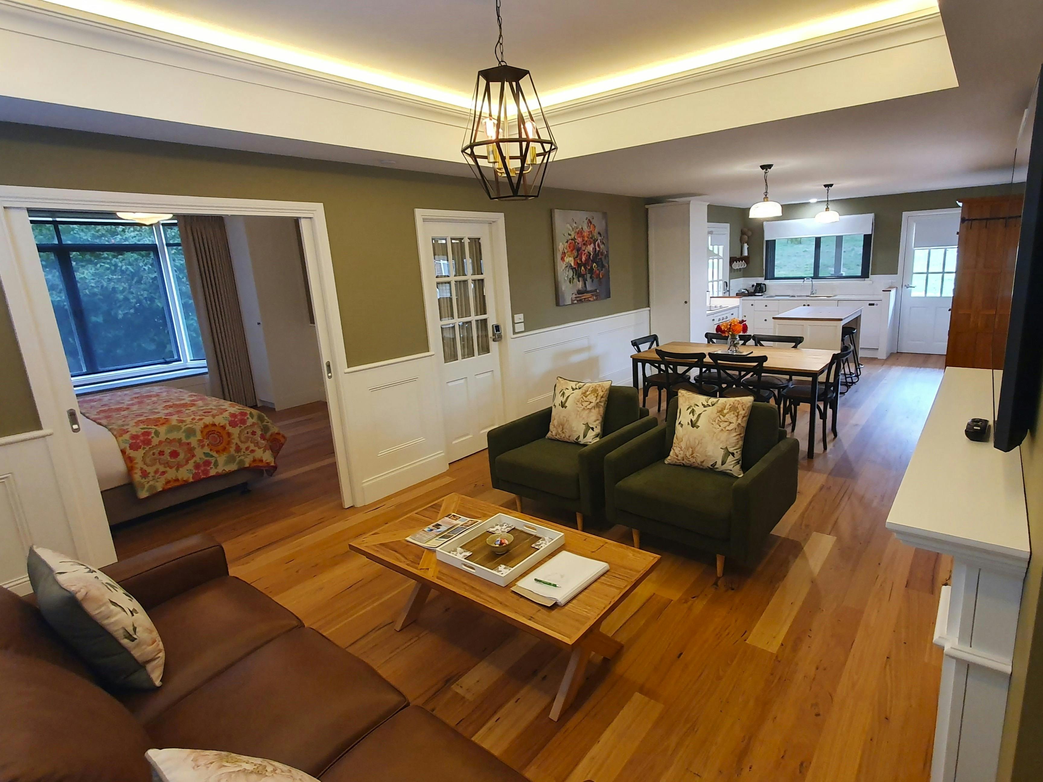 Bloom Cottage Living room at Scenic Marysville