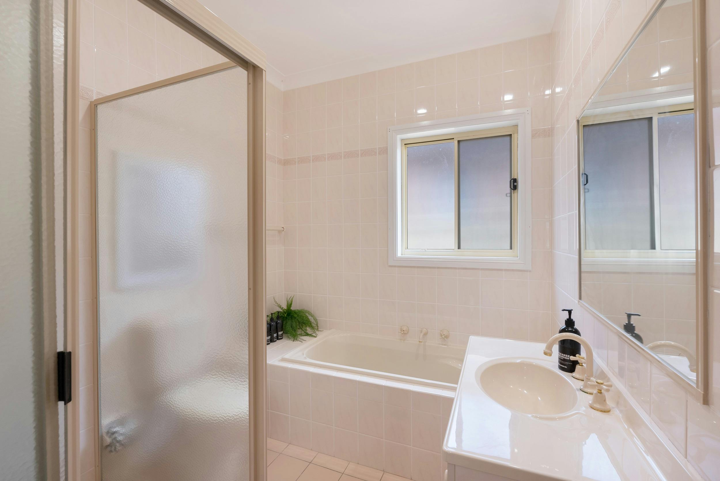 Peachy, Photographer Russell Quinn