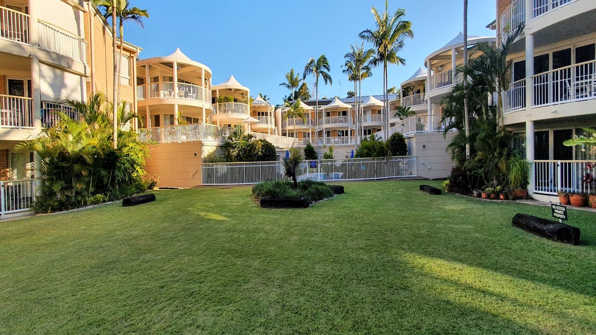 large grounds at Macquarie Lodge Noosa