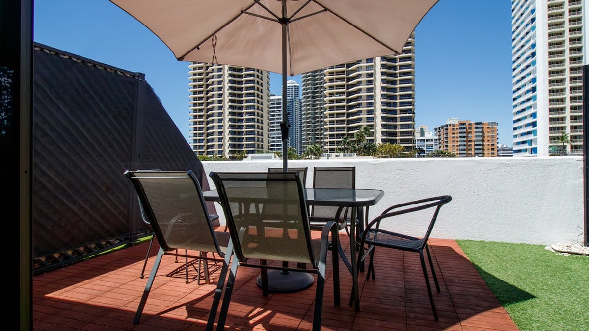 3 Bedroom unit in Surfers Paradise - Outdoor seating