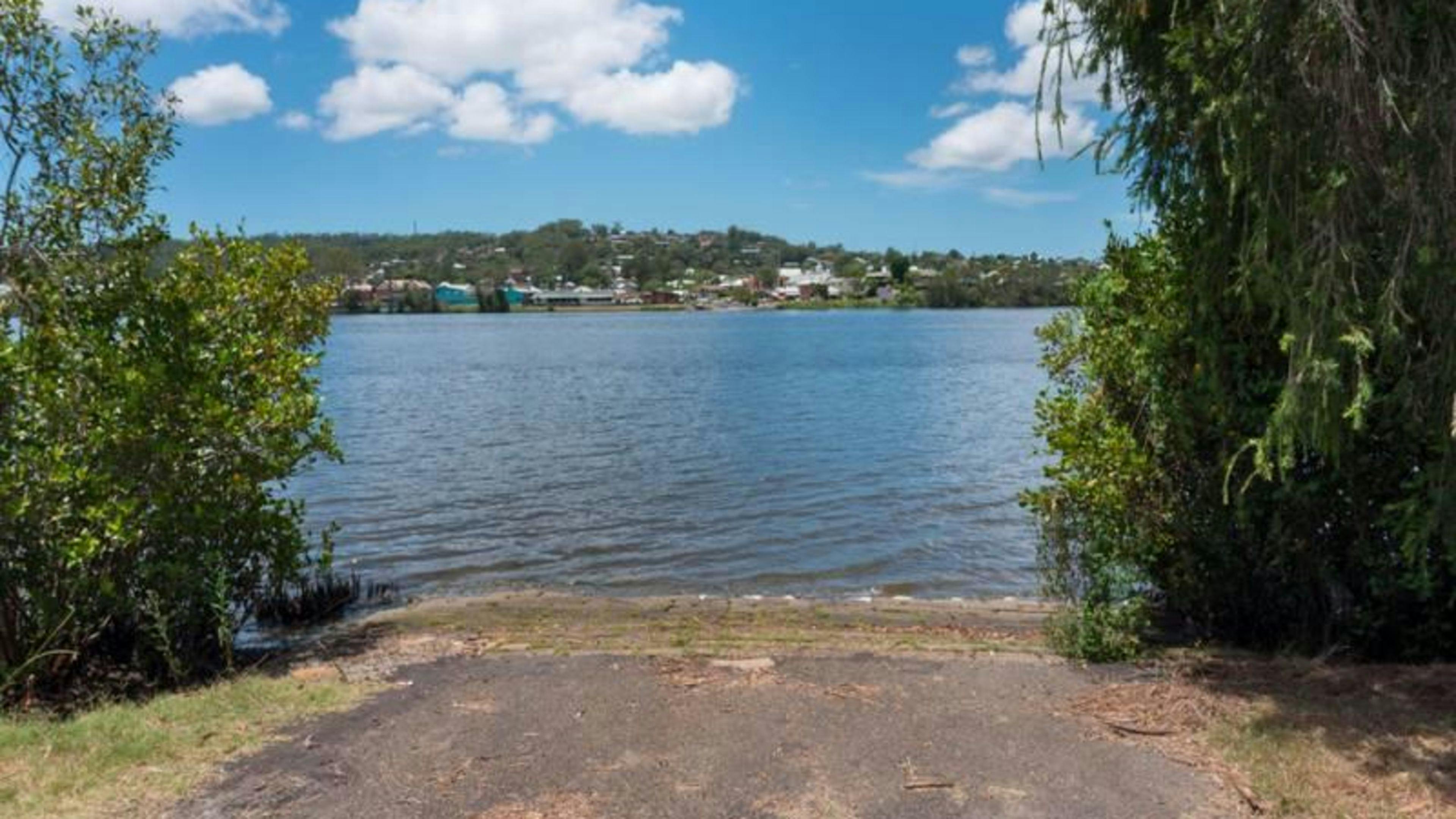 Public boat ramp 700 mtrs away