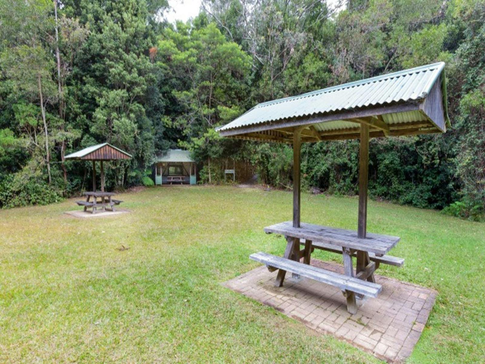 Picnic shelters at Coachwood picnic area in Washpool National Park. Photo: Rob Cleary © OEH