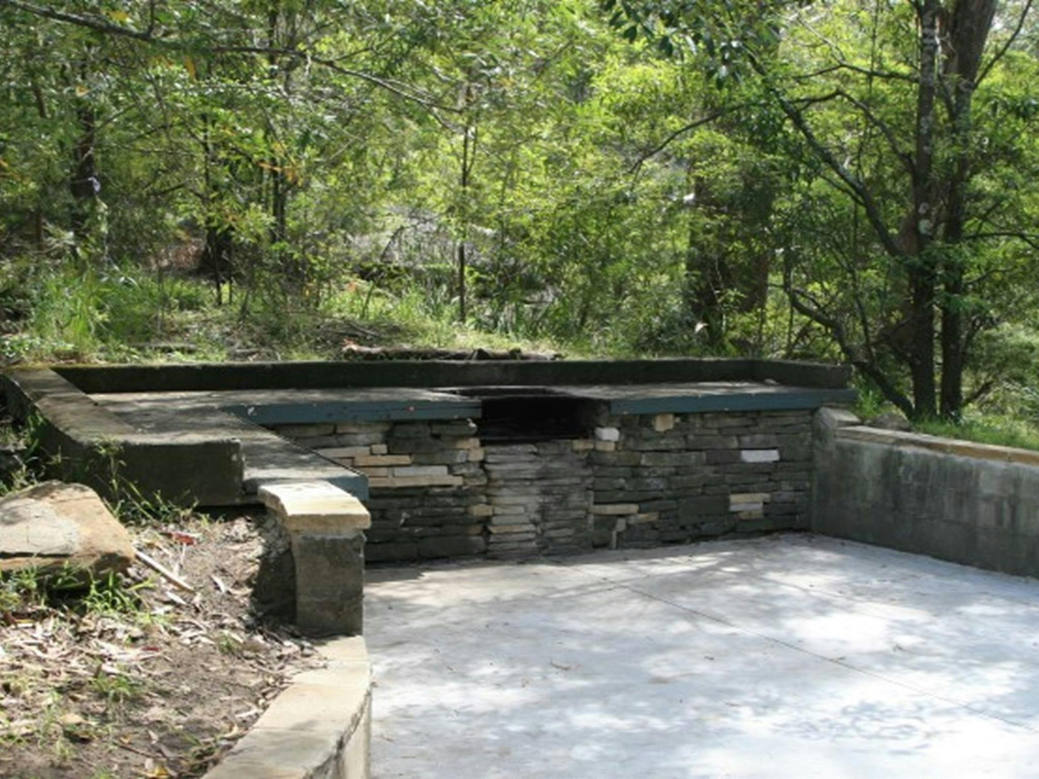 Commandment Rock picnic area, Lane Cove National Park. Photo: Nathan Askey-Doran &copy; DPIE