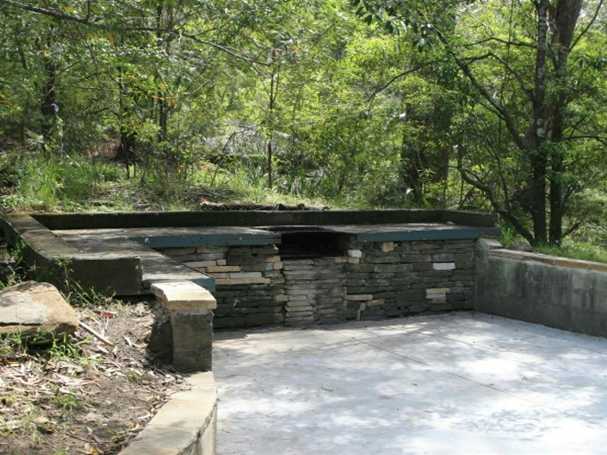 Commandment Rock picnic area, Lane Cove National Park. Photo: Nathan Askey-Doran &copy; DPIE