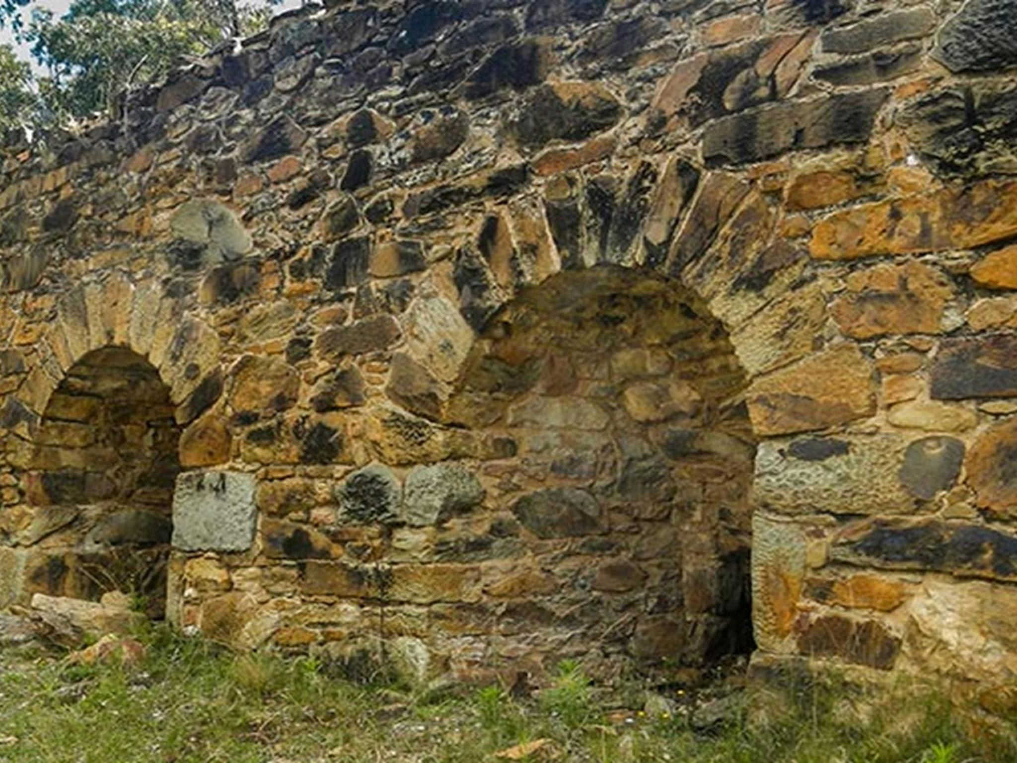 Roasting pit. Photo:Debby McGerty Copyright:NSW Government