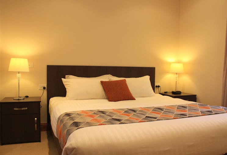 Superior One Bedroom King Apartment