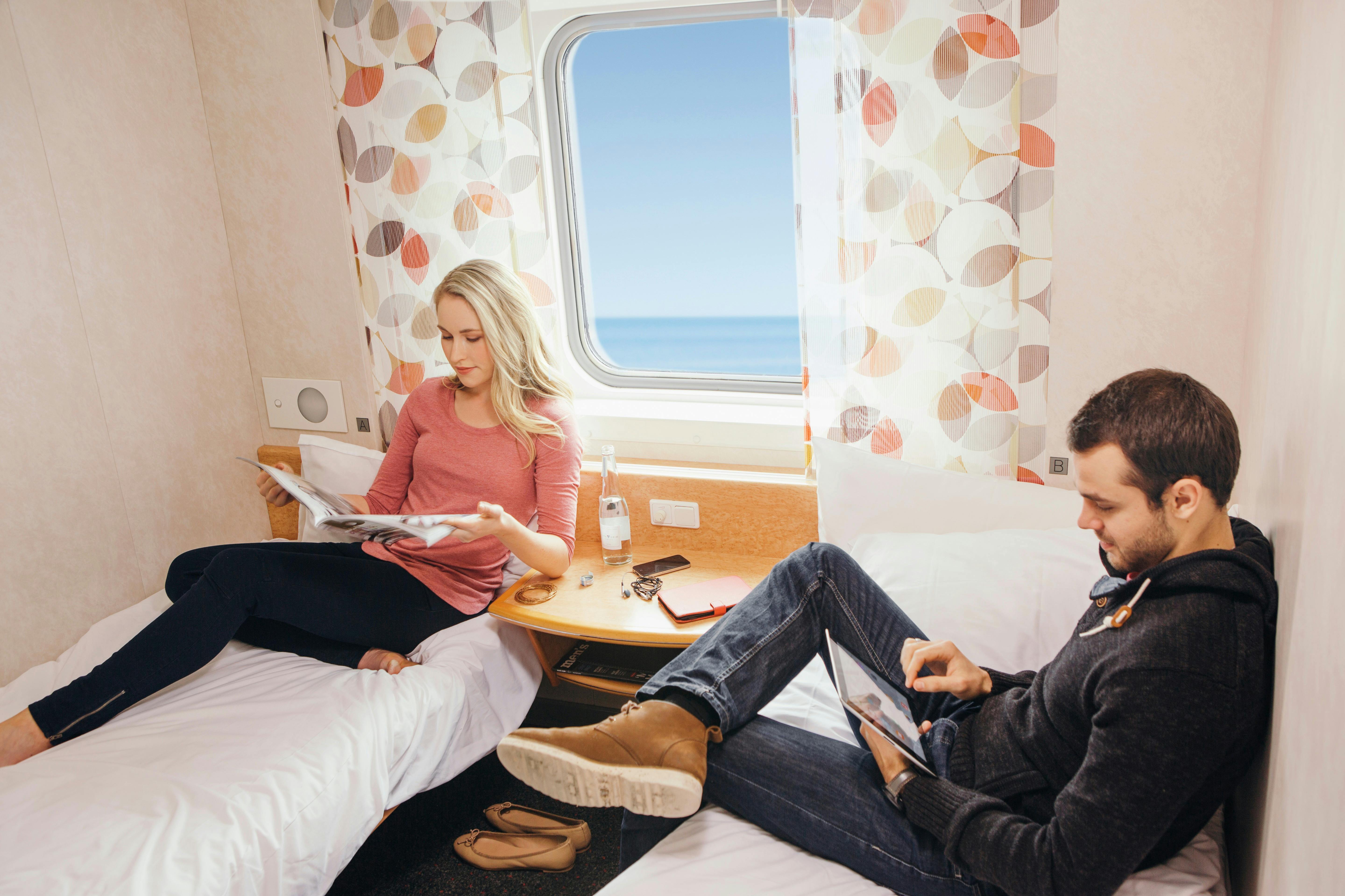 Twin Bed Cabin with Porthole