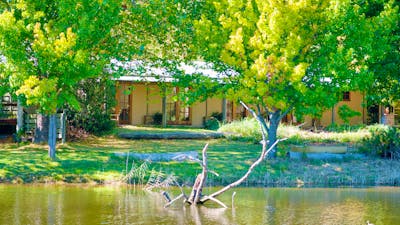 Redbrow Garden lakeside en suit