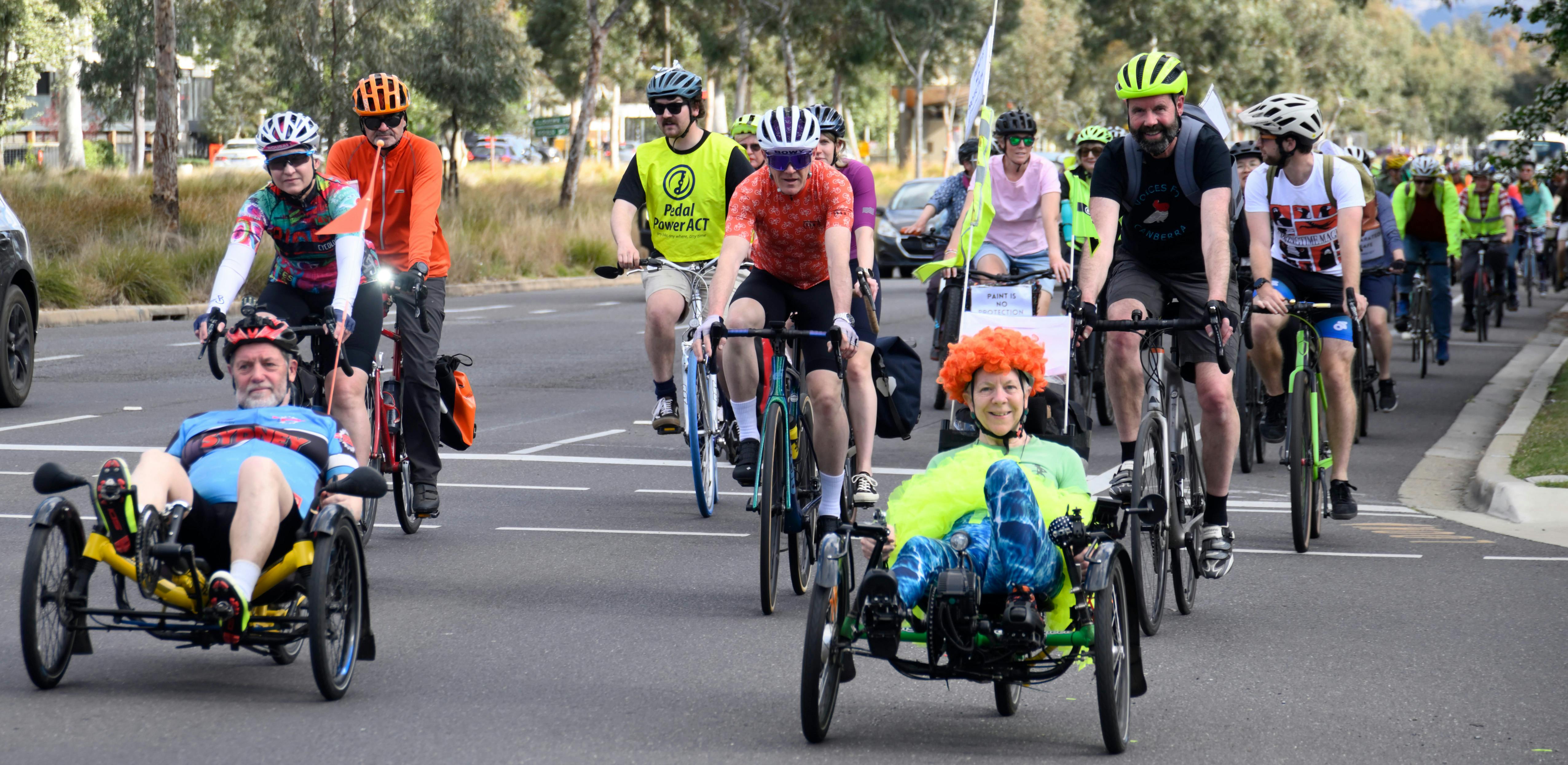 Mass cyclists on Northbourne Avenue