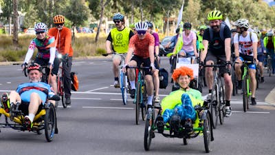 Mass cyclists on Northbourne Avenue