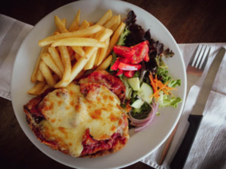 There is a tasty meal for all tastes at  Boorowa's historic Courthouse Hotel.