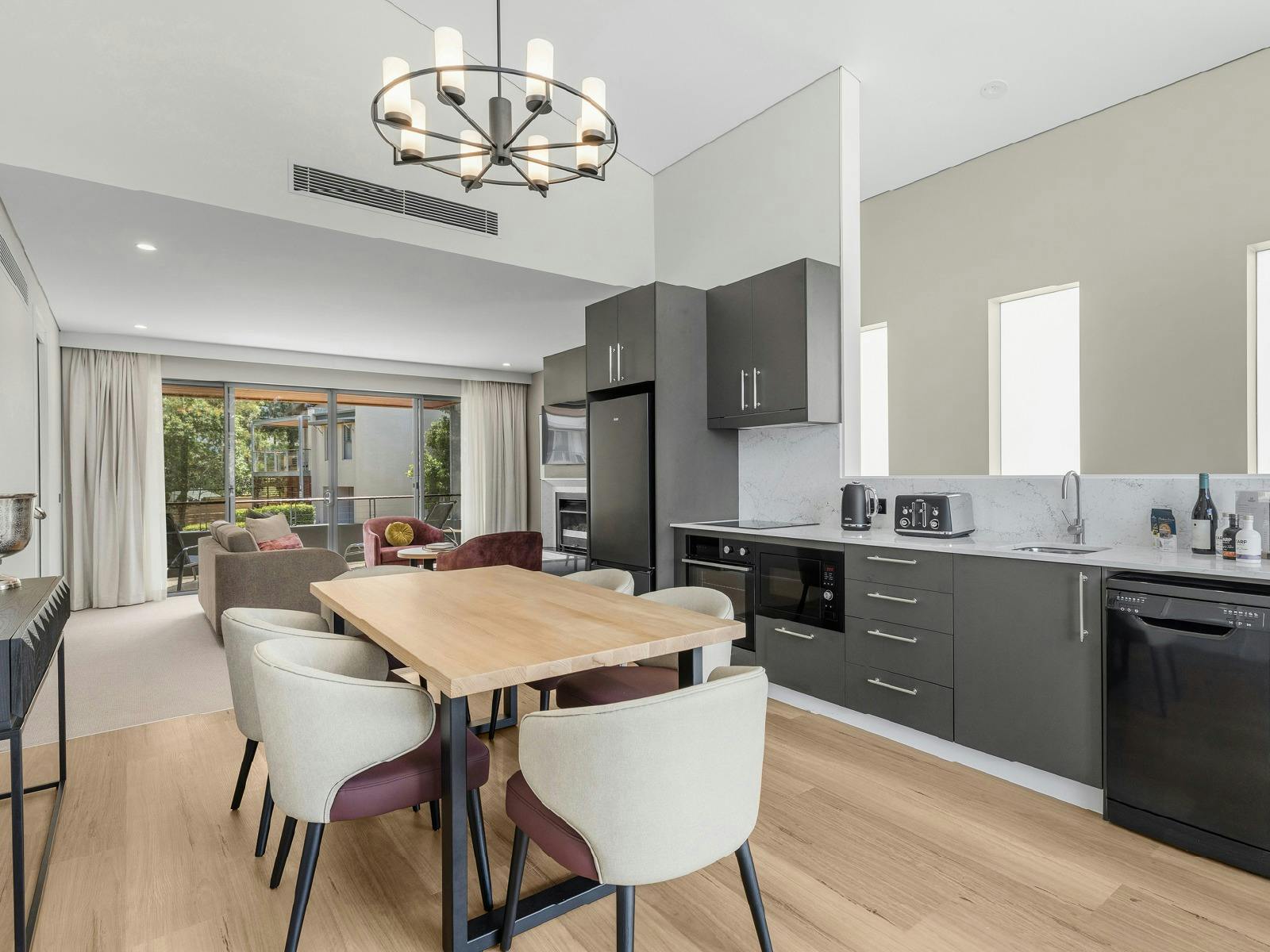 Peppers Hunter Valley dining area and kitchen