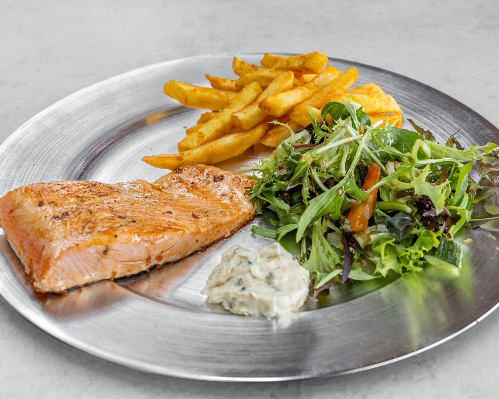 Blue Fin & Marina dining overlooking the sparkling waters at the Marina