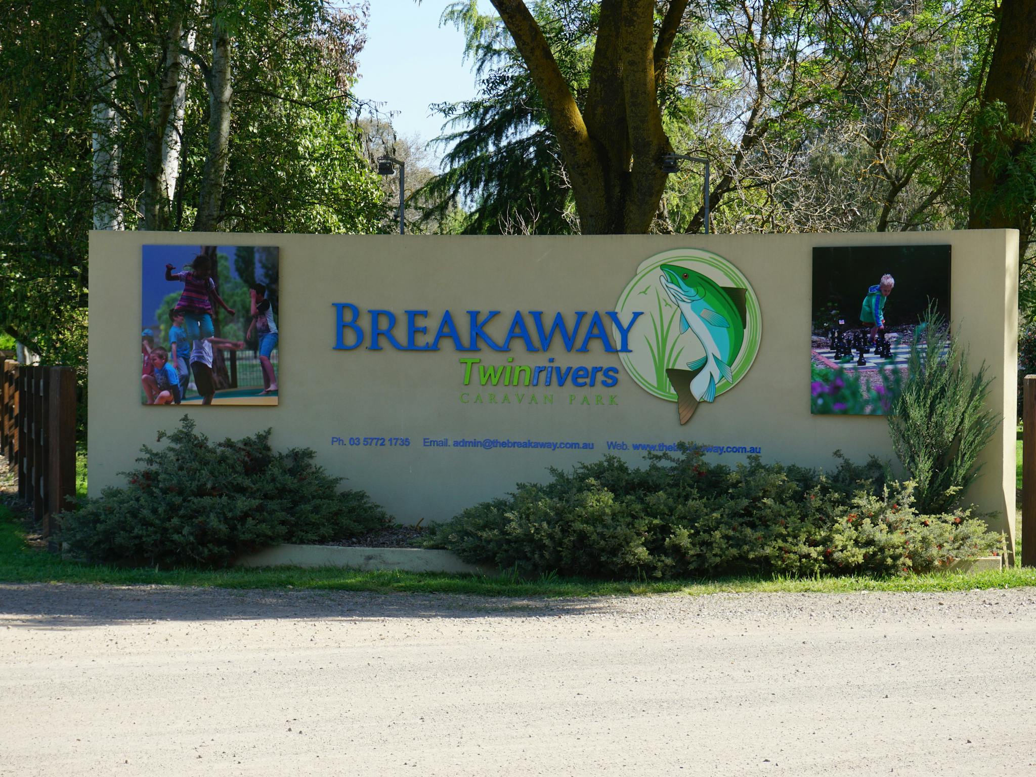 Breakaway Twin Rivers Caravan Park Entrance
