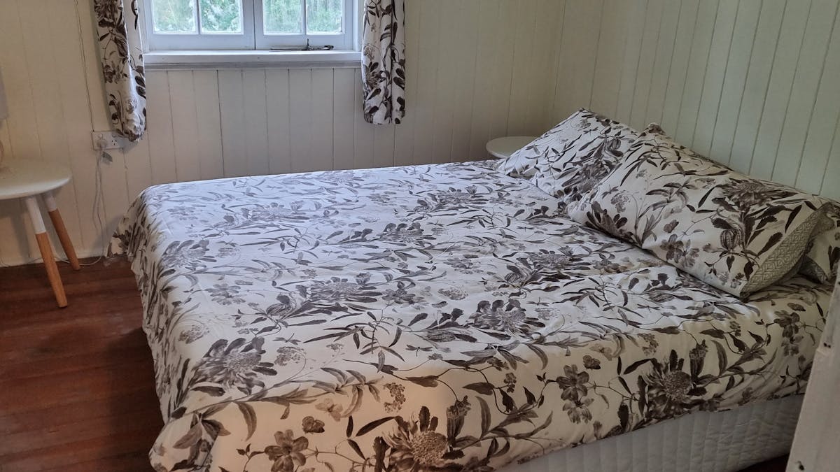 Queen size bed