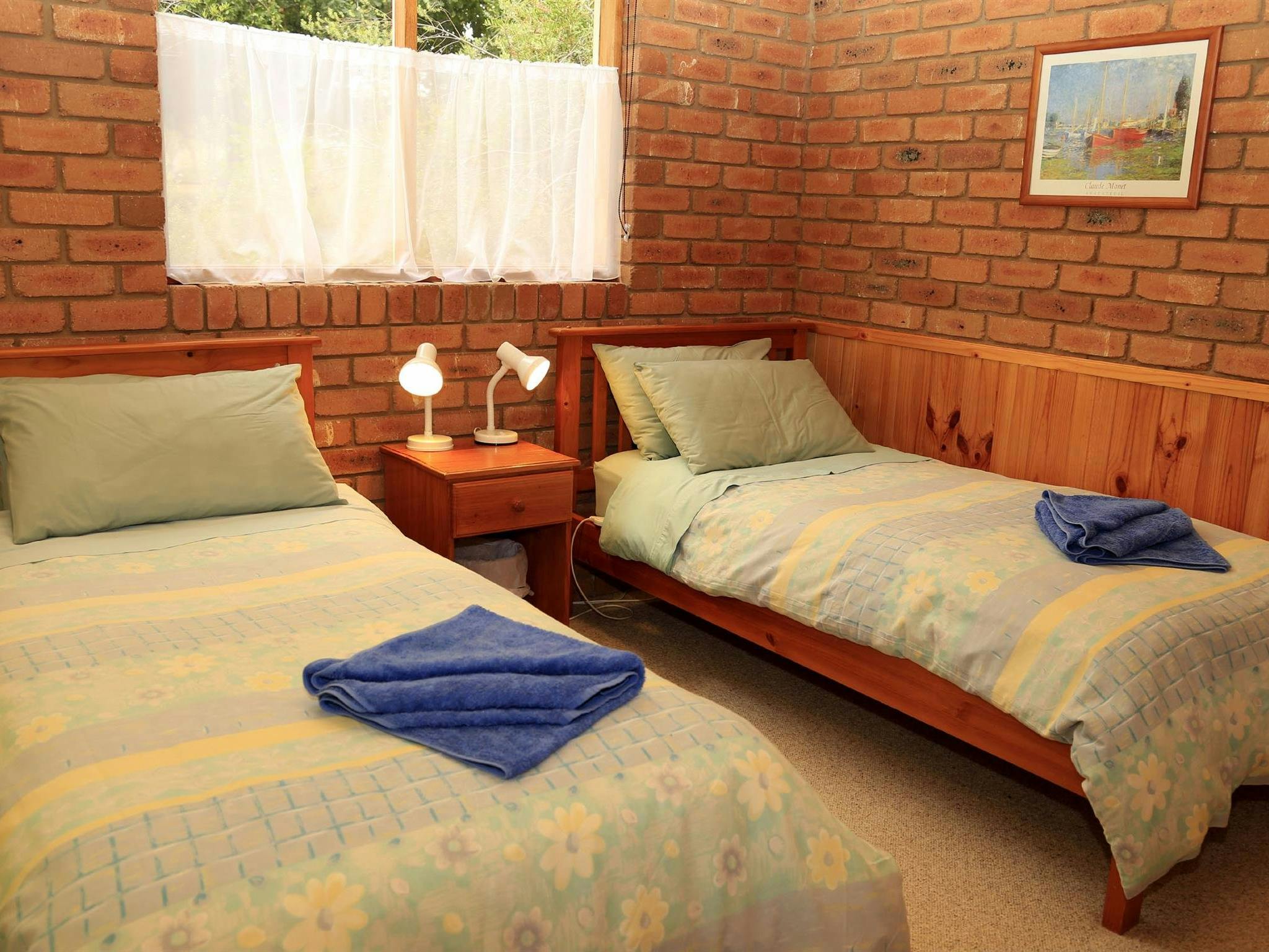 Second bedroom with two single beds